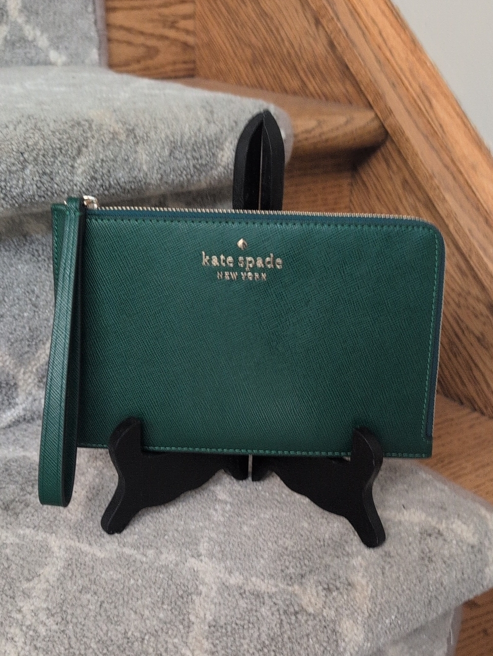 kate spade Green Saffiano Zip Wristlet with Gold Logo And Hardware NWOT